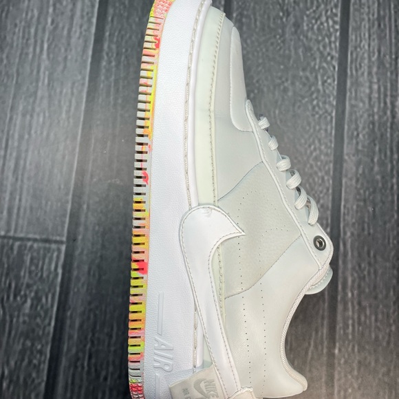 Nike Air Force 1 Jester XX Floral Print Womens 9 Platinum White AV2461-001 - Picture 3 of 16